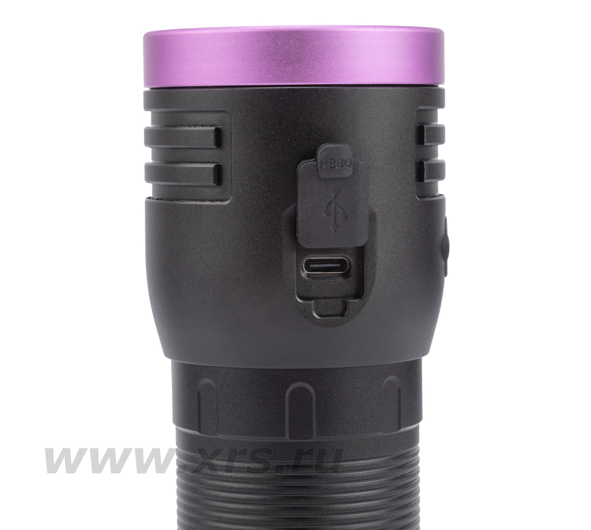 Разъем Type-C для зарядки закрывается силиконовой заглушкой