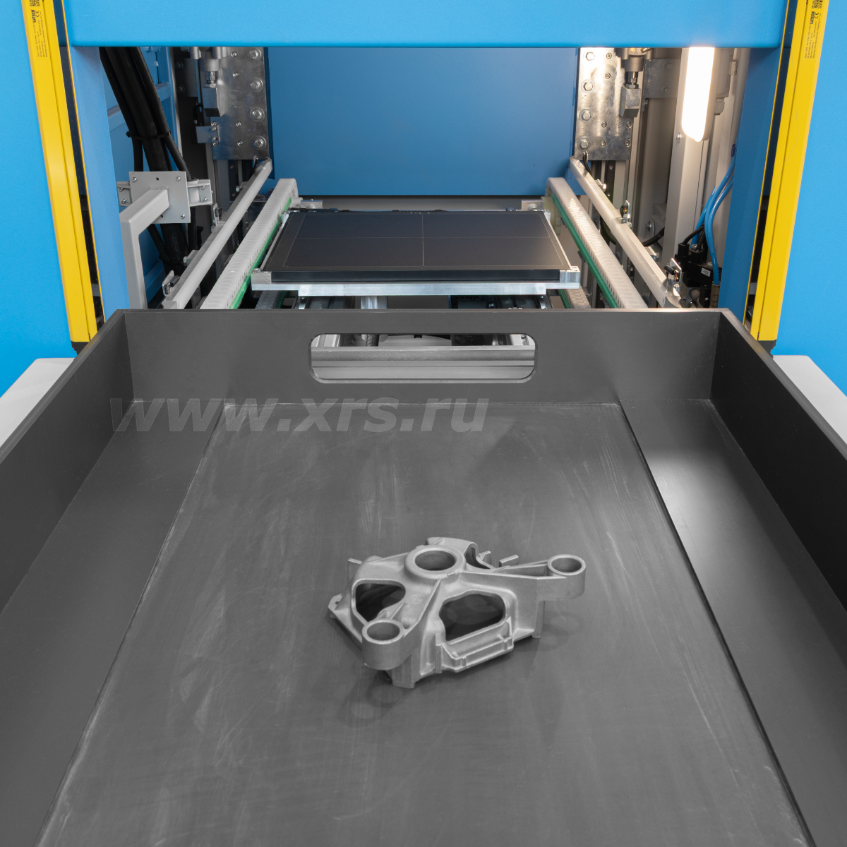 Детектор Экоскан 35 интегрирован в конвейер внутри установки