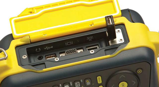 Можно подключать дисковые накопители через интерфейс USB, выводить изображение на внешний монитор. Сетевой интерфейс LAN позволяет передавать данные по протоколу TCP/IP Разъёмы для подключения внешних устройств к HARFANG VEO