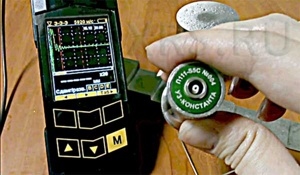 Измерение толщины контролируемого объекта пьезоэлектрическим преобразователем ПЭП П111-S5C подключенным к ультразвуковому толщиномеру металлических и неметаллических изделий Булат-